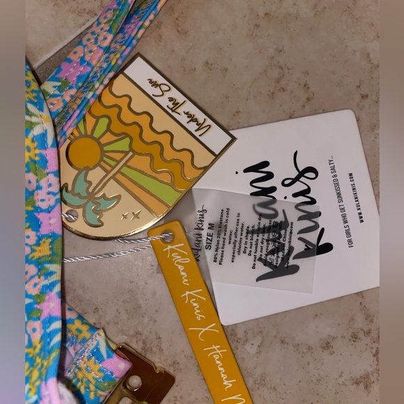 Kulani Kini -Laguna Lovers Ditzy UnderWire Top - Picture 2 of 4